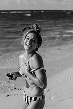 Load image into Gallery viewer, PIRETTE Dry Body Oil - Body Oil For Dry Skin, Skin Moisturizer, Coconut Oil, Macadamia Seed Oil, Vitamin E Oil, 4 oz.