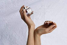 Load image into Gallery viewer, OUAI North Bondi Eau de Parfum. An Elegant Perfume Perfect for Everyday Wear. The Fresh Floral Scent has Notes of Lemon, Jasmine and Bergamot, and Delicate Hints of Viotel and White Musk (1.7 oz)?Ǫ